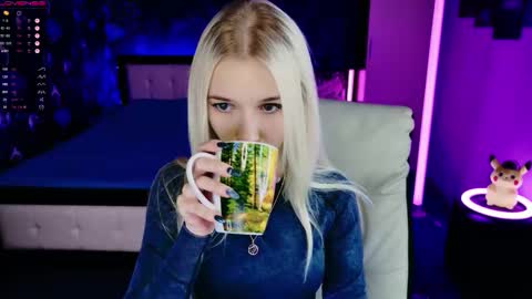 naomihita online show from 11/28/25, 04:53