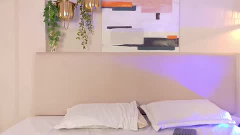 Naomi Klarc online show from 11/12/25, 04:24