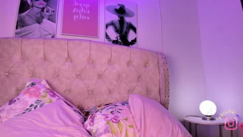 Snapshot of naomikross chatting on 01/17/25, 06:44 Naomi online show from 01/17/25, 06:44