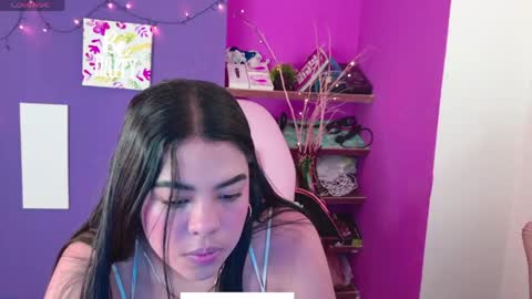 Snapshot of naomiluxe chatting on 05/19/26, 04:35 Nahomi online show from 05/19/26, 04:35