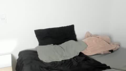 Naomi Moore online show from 09/08/25, 10:53