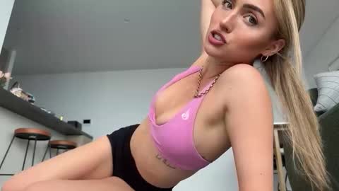 naomirhoades online show from 02/04/25, 10:45