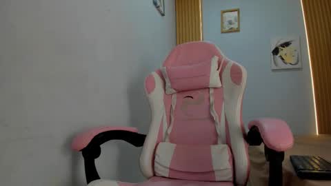 naomis_35 online show from 09/29/25, 07:51