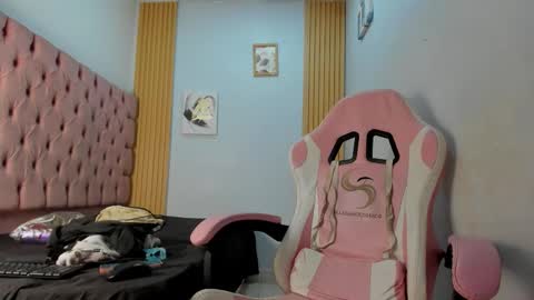 naomis_35 online show from 11/26/25, 07:59