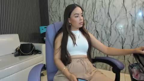 Snapshot of naomis_36 chatting on 07/12/26, 01:35 Naomis online show from 07/12/26, 01:35