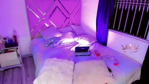 naomisaenz01 online show from 07/13/26, 08:06