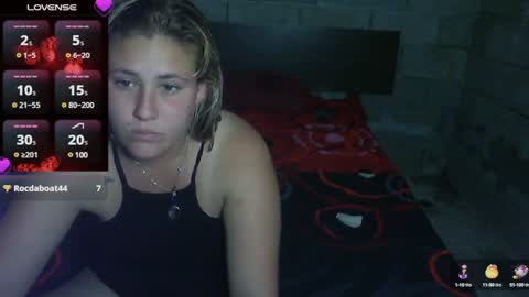 Snapshot of naomisimon chatting on 01/06/25, 01:09 bellas2012 online show from 01/06/25, 01:09