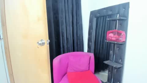 Snapshot of naomiwildburn chatting on 12/22/24, 06:17 naomiwildburn online show from 12/22/24, 06:17