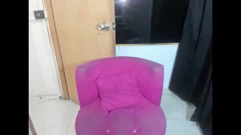 Snapshot of naomiwildburn chatting on 09/28/25, 08:36 naomiwildburn online show from 09/28/25, 08:36