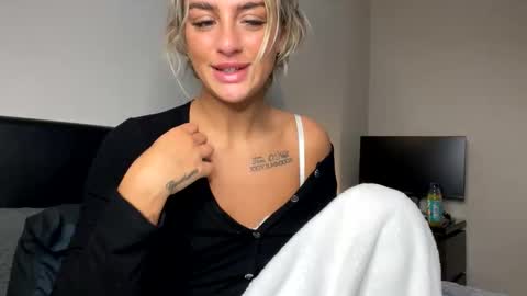 Naomi online show from 10/17/25, 07:55