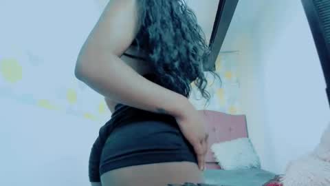 Snapshot of naomy__smith__ chatting on 01/26/25, 06:16 N A O M Y online show from 01/26/25, 06:16