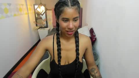 Snapshot of naomy__smith__ chatting on 01/27/25, 06:09 N A O M Y online show from 01/27/25, 06:09