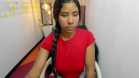 Snapshot of naomy__smith__ chatting on 02/02/25, 12:02 N A O M Y online show from 02/02/25, 12:02