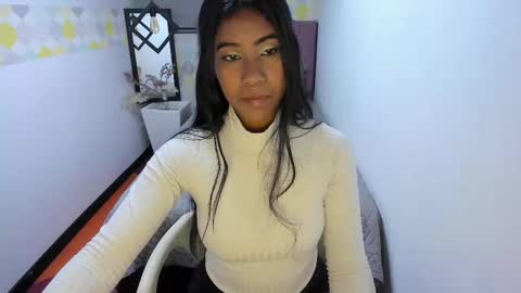 Snapshot of naomy__smith__ chatting on 02/07/25, 11:56 N A O M Y online show from 02/07/25, 11:56