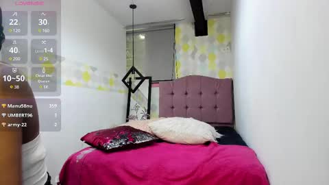 Snapshot of naomy__smith__ chatting on 02/22/25, 05:35 N A O M Y online show from 02/22/25, 05:35