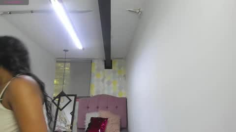 Snapshot of naomy__smith__ chatting on 03/01/25, 12:23 N A O M Y online show from 03/01/25, 12:23