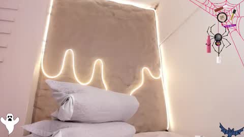 I am Naomy online show from 10/23/25, 07:12