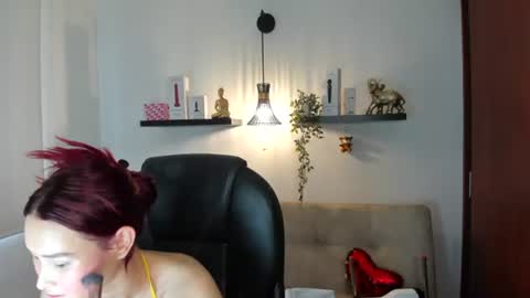 Snapshot of naomy_hot04 chatting on 06/21/26, 10:01 naomy online show from 06/21/26, 10:01