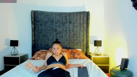 NaomyAndDany online show from 02/06/25, 08:07