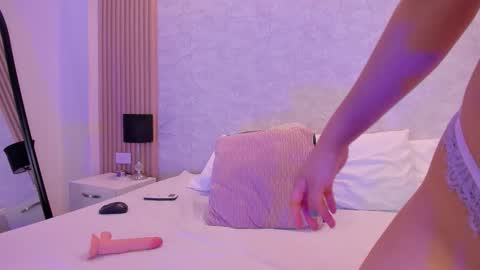 NAOMY  online show from 11/12/25, 02:39