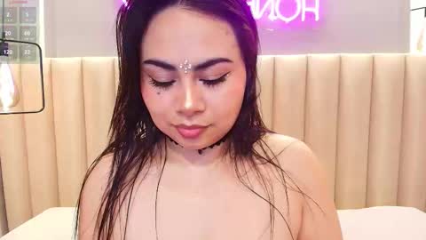 Naomy  online show from 11/09/25, 05:33