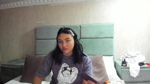 Naomy online show from 04/01/26, 07:33