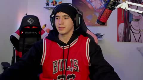 Snapshot of naranjo_seb chatting on 01/15/25, 09:51 sebastian online show from 01/15/25, 09:51