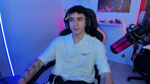 Snapshot of naranjo_seb chatting on 02/04/25, 05:53 sebastian online show from 02/04/25, 05:53