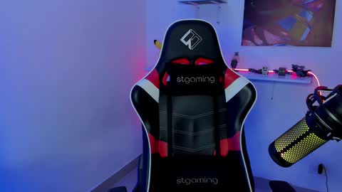 Snapshot of naranjo_seb chatting on 02/14/25, 01:56 sebastian online show from 02/14/25, 01:56