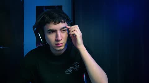 Snapshot of naranjo_seb chatting on 10/19/25, 11:11 sebastian online show from 10/19/25, 11:11