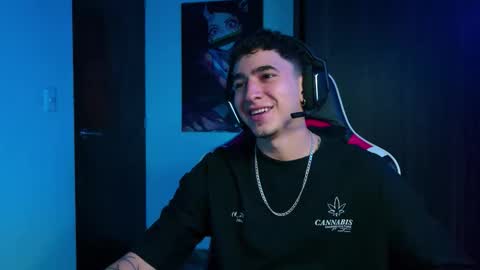 Snapshot of naranjo_seb chatting on 10/21/25, 04:46 sebastian online show from 10/21/25, 04:46