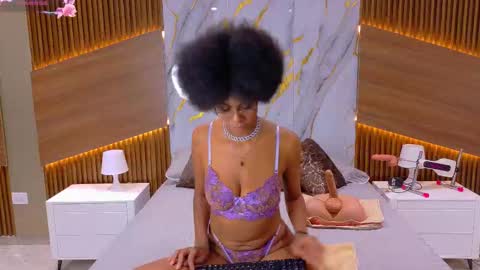 Snapshot of nastybrunette_ chatting on 11/15/25, 08:11 Julieth online show from 11/15/25, 08:11