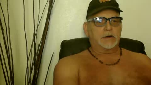 Snapshot of nastydaddyfatcock8 chatting on 12/21/24, 10:19 Daddy online show from 12/21/24, 10:19
