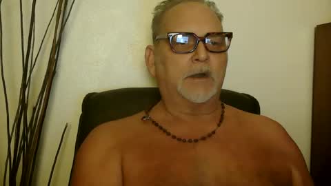 Snapshot of nastydaddyfatcock8 chatting on 12/22/24, 05:12 Daddy online show from 12/22/24, 05:12