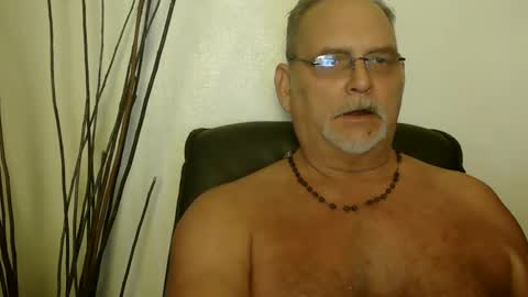 Snapshot of nastydaddyfatcock8 chatting on 12/22/24, 10:04 Daddy online show from 12/22/24, 10:04