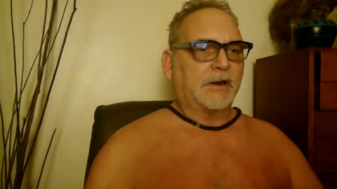 Snapshot of nastydaddyfatcock8 chatting on 01/01/25, 07:30 Daddy online show from 01/01/25, 07:30