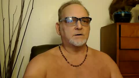 Snapshot of nastydaddyfatcock8 chatting on 01/27/25, 07:35 Daddy online show from 01/27/25, 07:35
