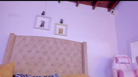 Snapshot of natalia_collinslim chatting on 12/12/24, 06:14 Natalia online show from 12/12/24, 06:14