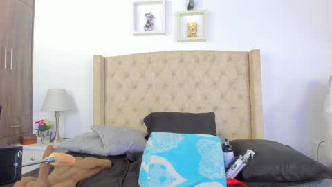 Snapshot of natalia_collinslim chatting on 02/15/25, 03:42 Natalia online show from 02/15/25, 03:42