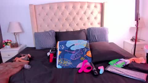 Snapshot of natalia_collinslim chatting on 09/26/25, 03:21 Natalia online show from 09/26/25, 03:21