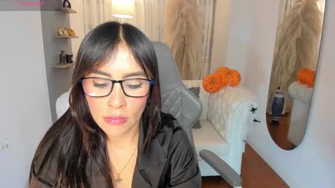 Snapshot of natalia_leon8 chatting on 10/11/25, 04:12 Natalia Leon online show from 10/11/25, 04:12