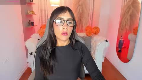 Snapshot of natalia_leon8 chatting on 10/13/25, 04:23 Natalia Leon online show from 10/13/25, 04:23