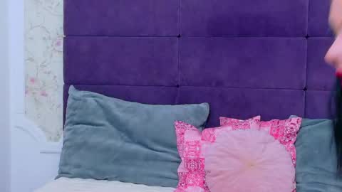 nataliacroft online show from 05/01/26, 02:32