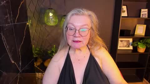 Snapshot of natalicloud chatting on 04/19/26, 01:10 NataliCloud online show from 04/19/26, 01:10