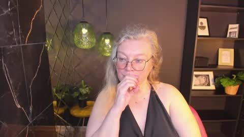 Snapshot of natalicloud chatting on 05/21/26, 01:40 NataliCloud online show from 05/21/26, 01:40