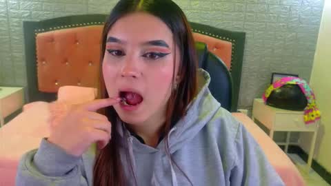 natalie  online show from 12/17/25, 03:12