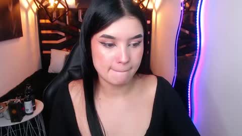 natalie  online show from 04/17/26, 08:34