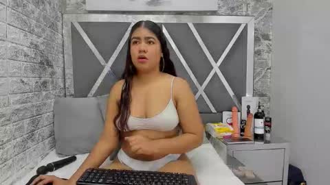 natalieevansx online show from 11/10/25, 12:26