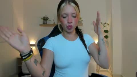 Nataly online show from 05/01/26, 01:54