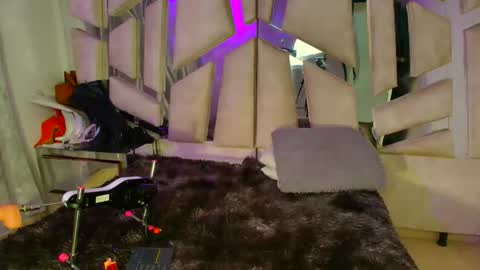 Natalye foster online show from 03/19/26, 06:45